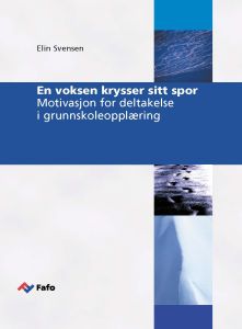 En voksen krysser sitt spor