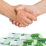 <p>I lønnsoppgjørene spiller meklerne ofte en sentral rolle for å komme fram til en løsning og sikre arbeidsfreden. Norge, Sverige og Danmark har meklingsinstitutter som også bidrar til koordinering mellom ulike tariffområder. På dette seminaret fortalte lederne for de tre nordiske meklingsinstituttene om sin rolle, og vi så også på hvilke utfordringer de står overfor.</p>
