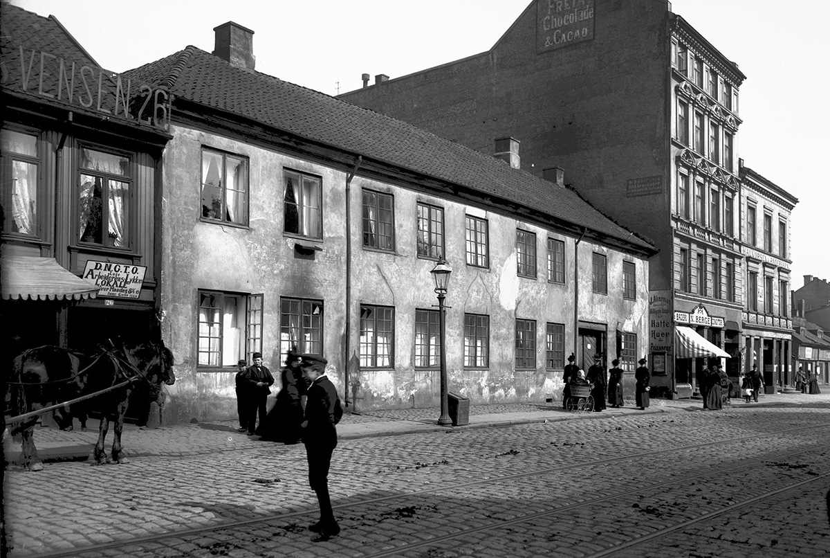 Grønlands gamle skole, nr. 22; Asylet eller Kommunalgården på Grønland, cirka 1890–1900